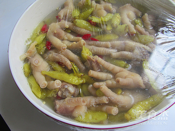 Pickled Pepper Chicken Feet recipe