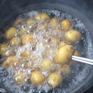 Spicy Herbed Baby Potatoes recipe