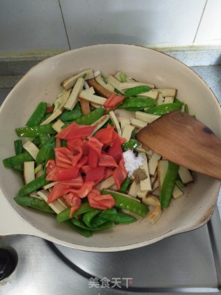 Fried Chicken with Tofu and Snow Peas recipe