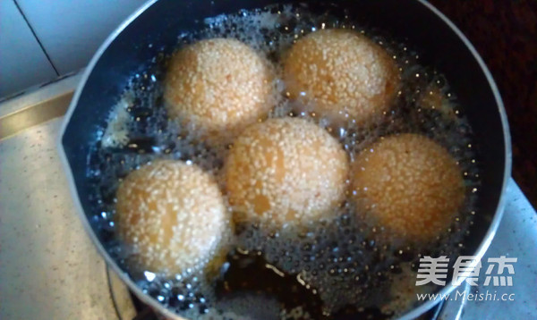 Sesame Glutinous Rice Ball recipe