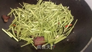 Stir-fried Bacon with Artemisia Quinoa recipe