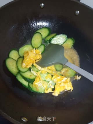 Scrambled Eggs with Cucumber recipe