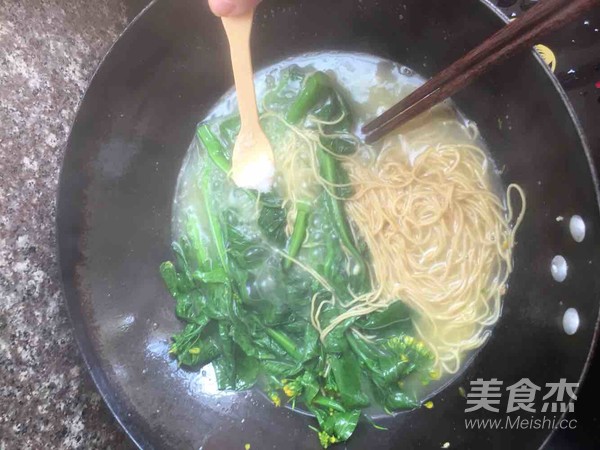 Green Vegetable and Egg Noodles recipe