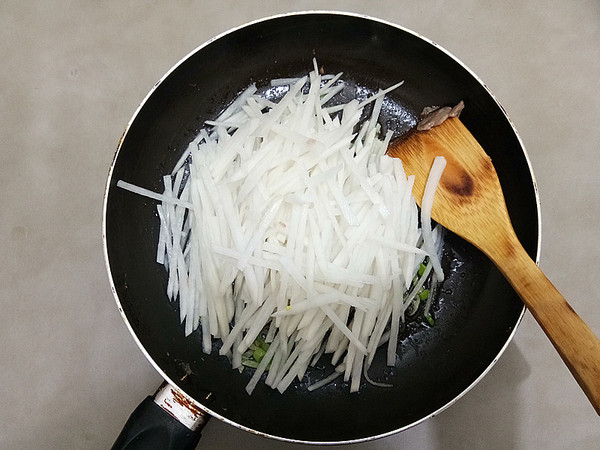 Stir-fried Vermicelli with Shredded Radish recipe