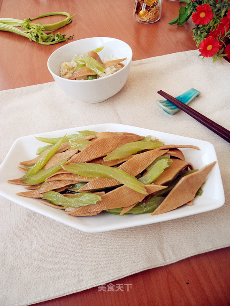 Fried Celery with Bean Curd recipe