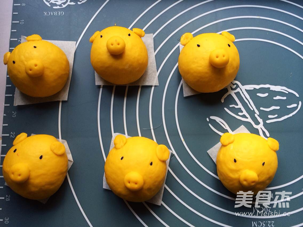 Golden Pig Steamed Buns recipe