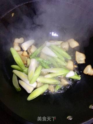 Stir-fried Garlic Leaves with Bacon recipe