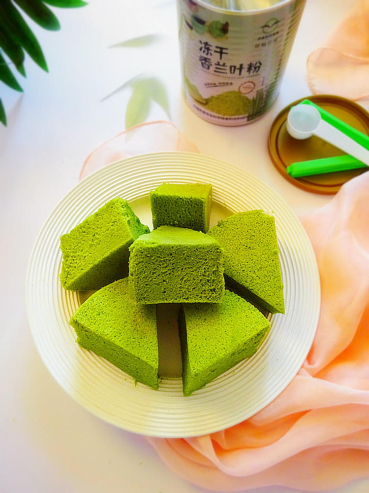 The Pandan Leaf Steamed Cake with Fragrance All Over The House recipe