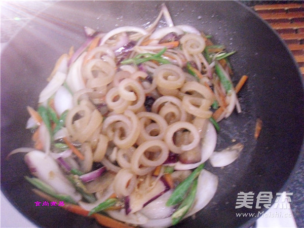 Stir-fried Braised Pork Rind with Onion recipe