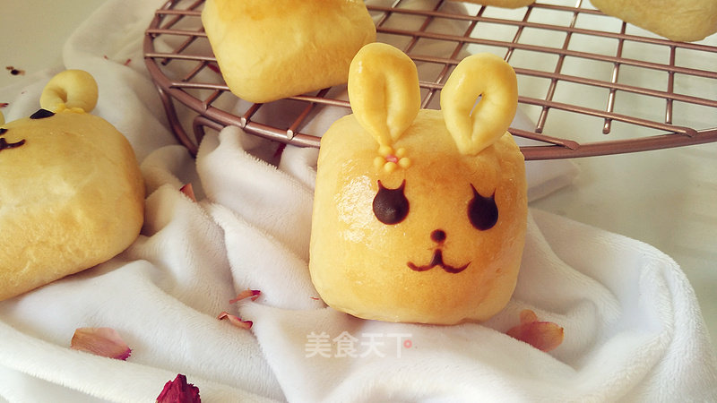 #柏翠大赛# Meng Meng Da Bunny Coconut Stuffed Bread recipe