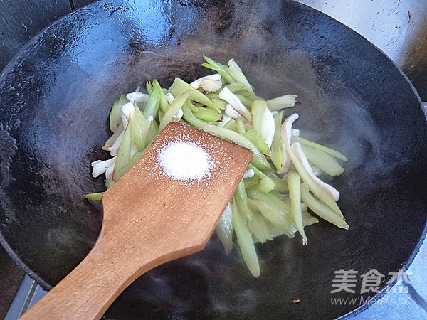 Fried Squid with Celery recipe