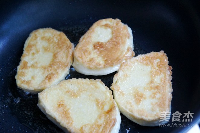 Egg Fried Steamed Bun Slices recipe