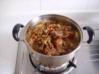 Braised Pork Ribs with Sauce and Bamboo Shoots recipe