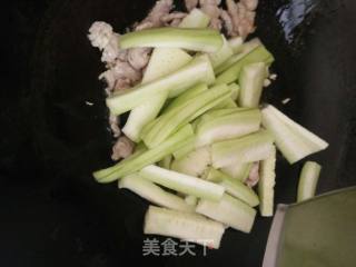 Stir-fried Loofah with Lean Pork recipe