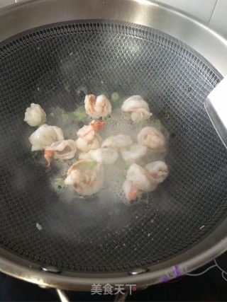 Stir-fried Shredded Lettuce with Fresh Shrimp recipe