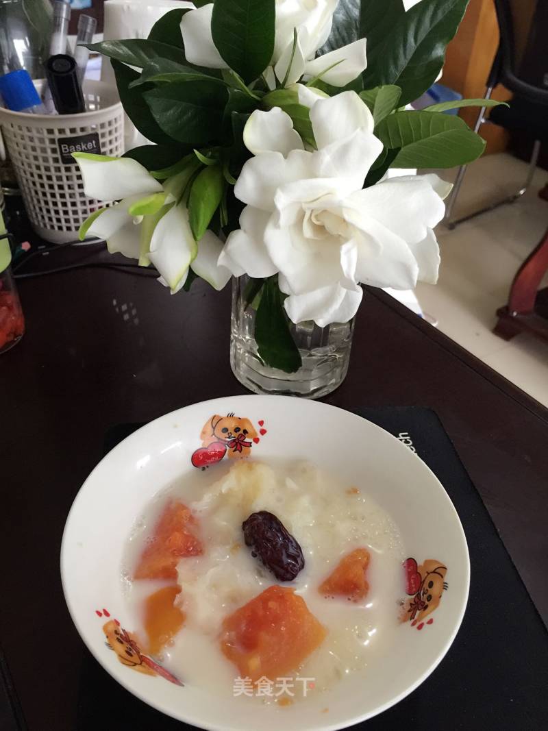 Tremella, Papaya, Red Dates and Milk Dessert recipe