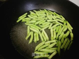 #团圆饭# Fried Long Beans with Millet and Pepper recipe