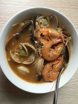 Lazy Simple Tom Yum Goong Soup