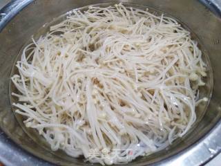 Red Pepper Mixed with Enoki Mushrooms recipe