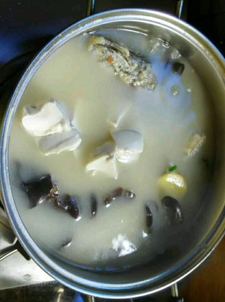 Tofu Black Fish Soup with Fungus recipe