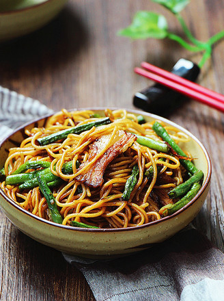 Fried Noodles with Cowpeas and Braised Pork recipe