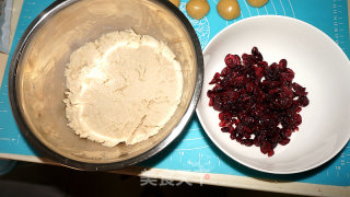 Cantonese-style White Bean Paste Cranberry Mooncakes recipe