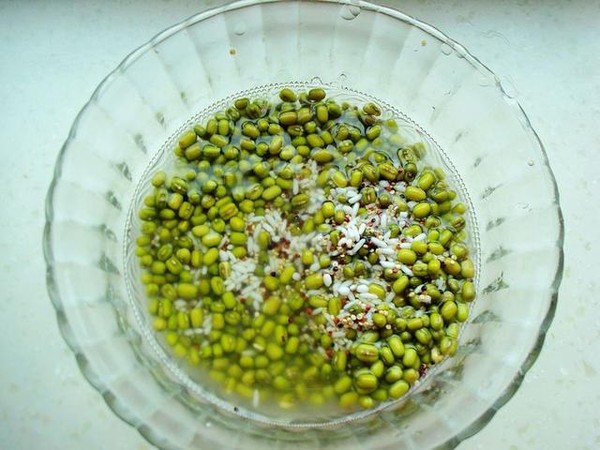 Colorful Quinoa and Mung Bean Porridge recipe