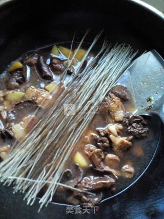 Stewed Pine Mushrooms with Pork and Potatoes recipe