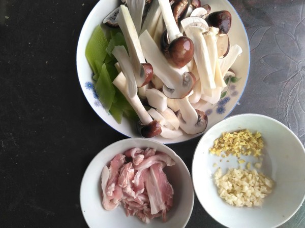 Stir-fried Pork with Hijab Mushroom recipe