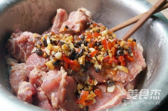 Steamed Spare Ribs with Garlic and Black Bean Sauce recipe