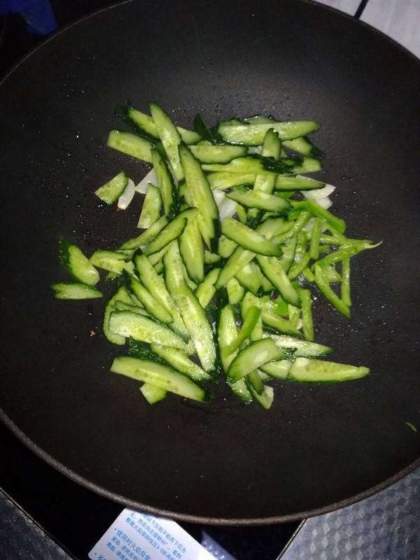 Stir-fried Noodles with Cucumber recipe