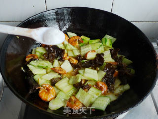 Fried Prawns with Cucumber recipe