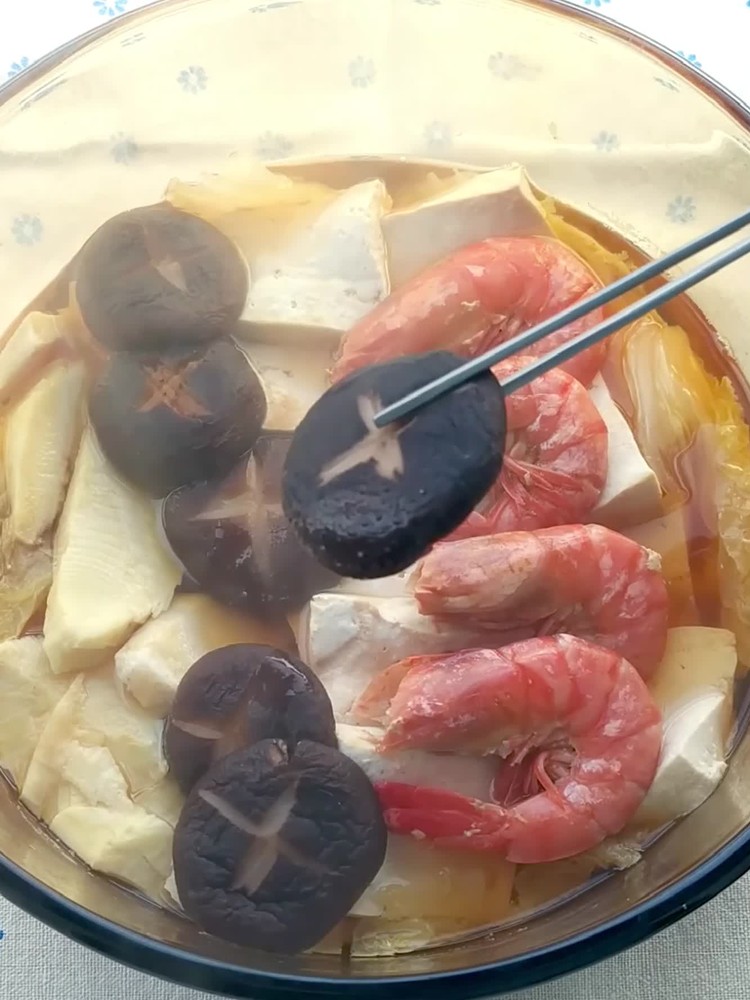 Light But Delicious, Japanese-style Hot Pot with Assorted Shrimps recipe