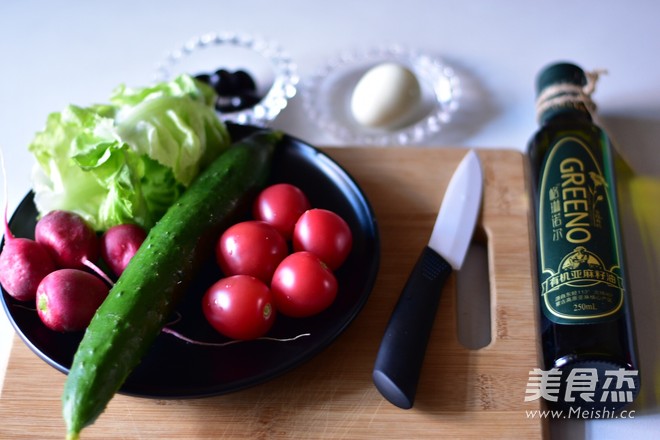 Glenorle Cherry Tomato Olive Salad recipe