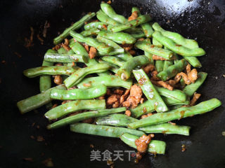 Braised Noodles with Beans recipe