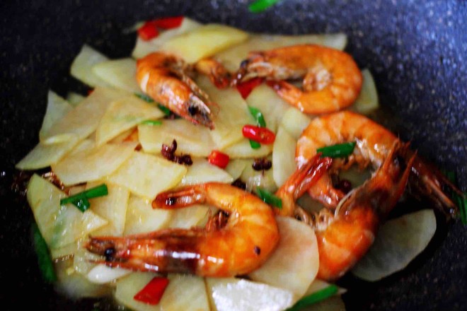 Fried Sea Prawns with Potato Chips recipe