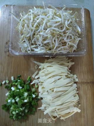 Stir-fried Bean Sprouts with Dried Tofu recipe