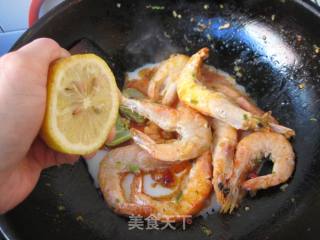 Exotic Delicacy that Even The Fingers Must be Sucked Clean-thai-style Curry Shrimp recipe