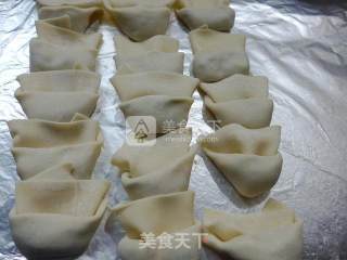Leek and Squid Stuffed Wonton recipe