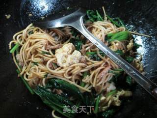 Fried Noodles with Pork, Egg and Spinach recipe