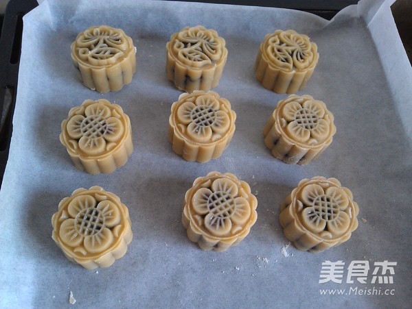 Cantonese Bean Paste Mooncake recipe