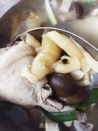 5 Minutes to Cook The Huamao Yuanbei, Stewed Mushroom and Chicken Thigh Soup recipe