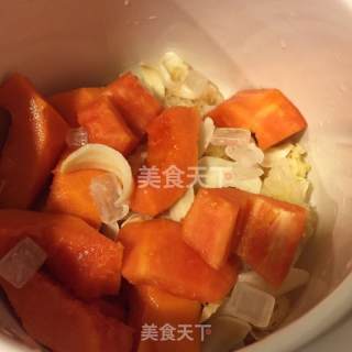 Milk Papaya Stewed Tremella recipe