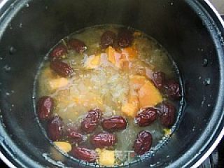 Papaya, Red Dates and Tremella Soup recipe