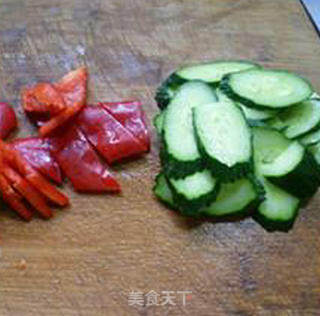 Stir-fried Ginseng Fruit with Lean Pork and Cucumber recipe