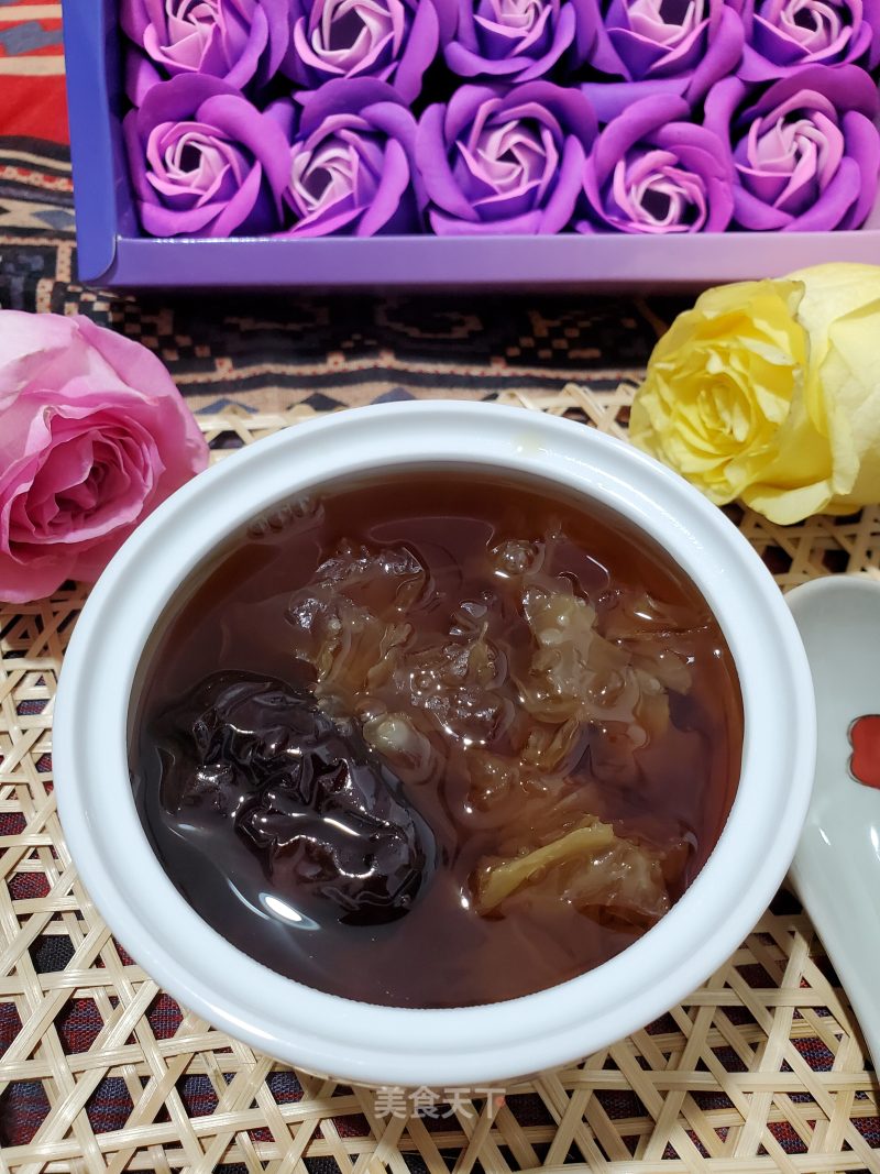 Brown Sugar Stewed Red Dates and White Fungus