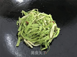 Stir-fried Water Spinach with Pickled Cucumbers recipe