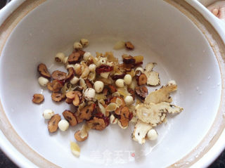 Chicken Feet Soup with Angelica and Red Dates recipe