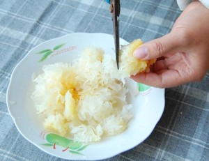 Homemade Dessert: Tremella, Lotus Seed and Lily Soup recipe