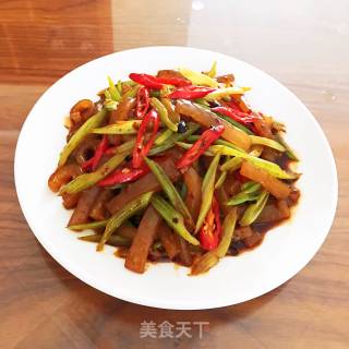 Celery Stir-fried Pork Skin recipe